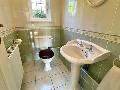 TILED 2 PIECE CLOAKROOM